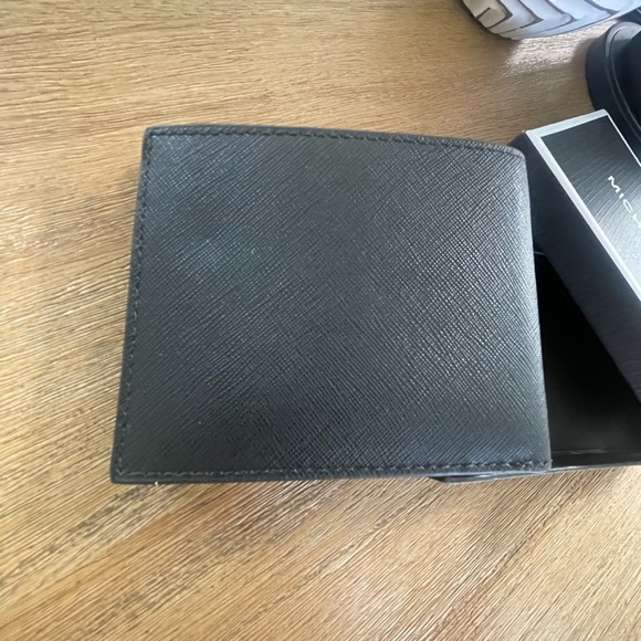 Michael Kors leather bifold wallet - Picture 4 of 5
